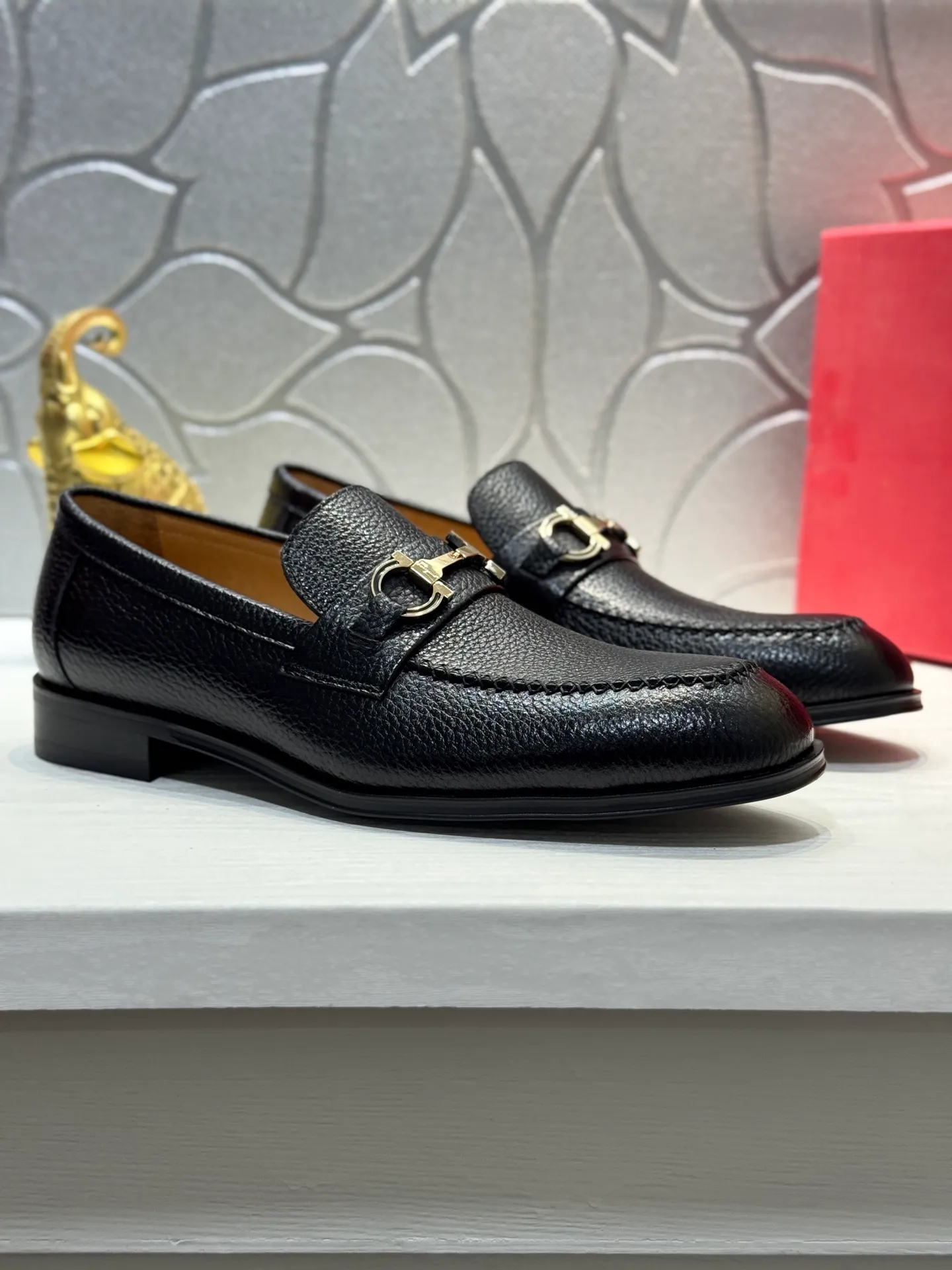 Men's men's shoes 💰480 [New style] 🐠🐠New Ferragamo [Ferragamo] top imported suit men's shoes 💯 Official website original copy, product materials: selected imported embossed calfskin + luxury hardware buckle accessories ~ imported water-dyed cow 🐂 leather lining. Strong three-dimensional visual effect, original combination outsole, multiple colors available😘 Size: 39-44 (customized at 45.46.47